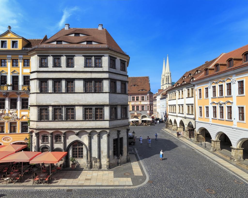 Patrizierhaeuser mit Akaden am Untermarkt in Goerlitz