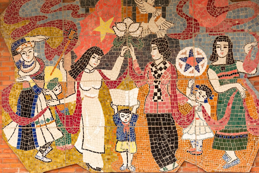 Just one section of the long mosaic wall | © xiquinhosilva/Flickr