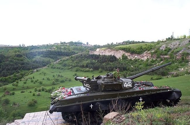 800px-Shushi_tank_memorial-DCP_3043