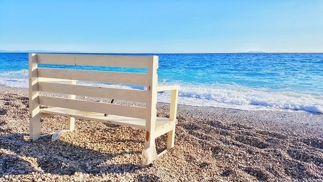 beach-2733116_640