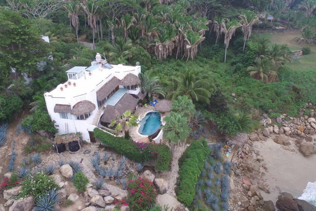 beachfrontmansion
