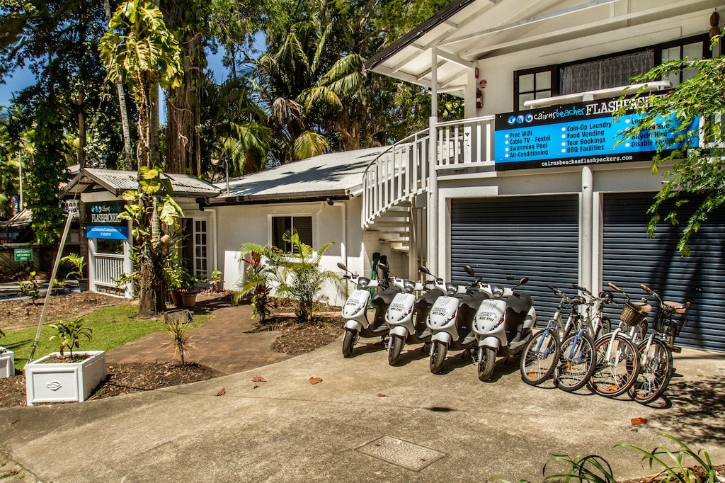 Cairns-Beaches-Flash-Packing-1024x682