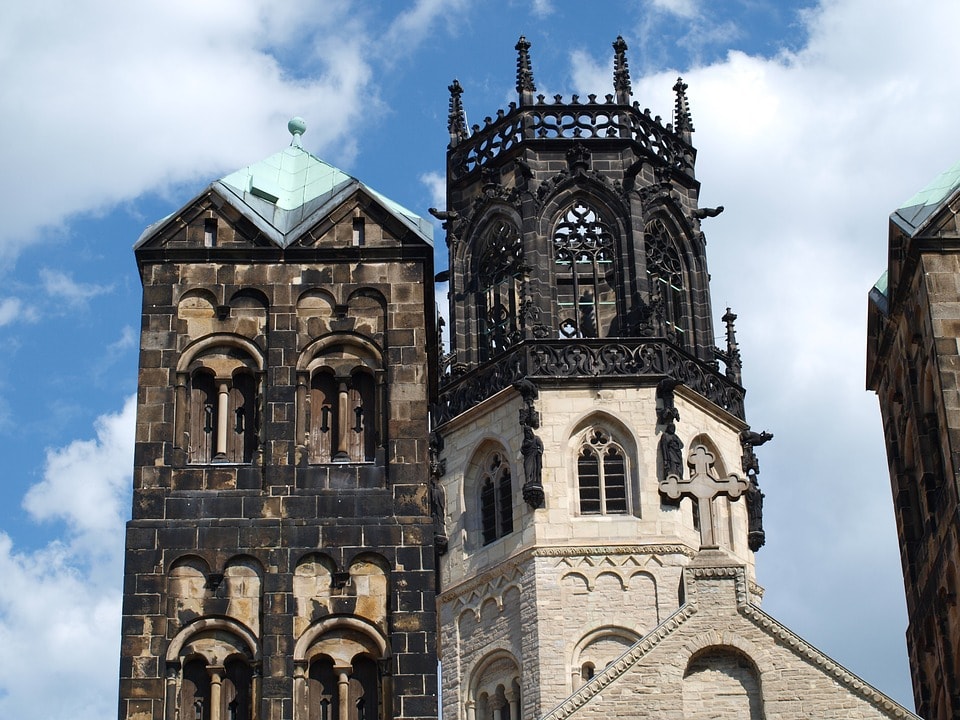 cathedral-213464_960_720
