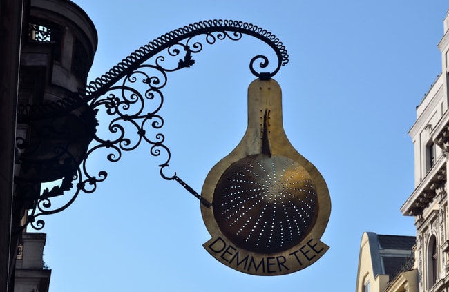 Demmer_tea_shop,_Paniglgasse_17,_Vienna