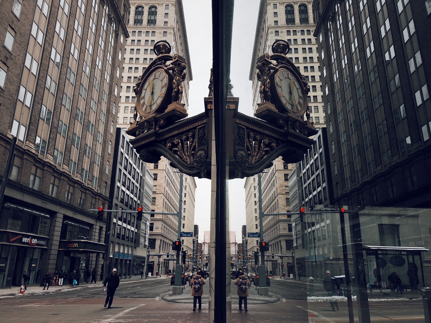 kaufmanns-clock-reflection
