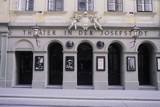 lowres_00000000282-theater-in-josefstadt-vienna-oesterreich-werbung-Panagl - Edited