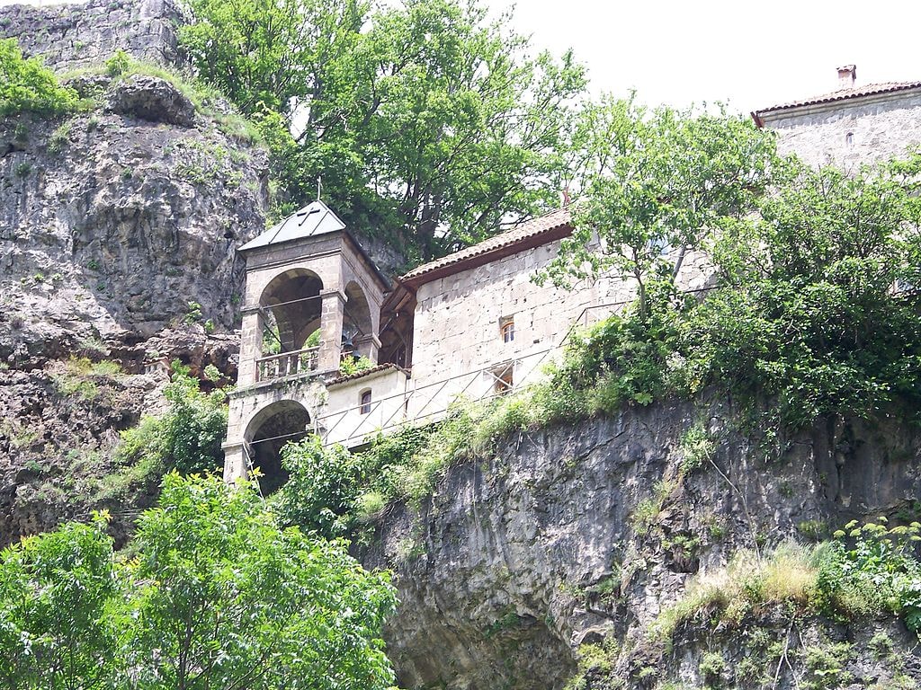 Mgvimevi_church2
