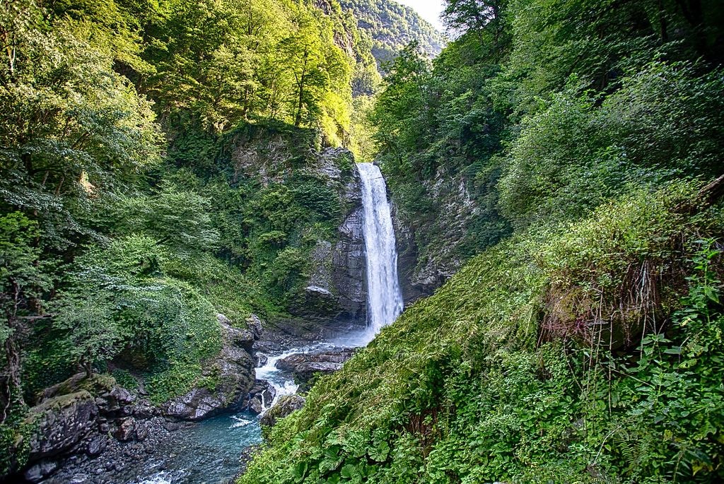 Ninoskhevi_waterfall_2