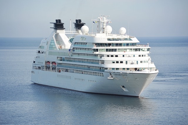 Would you jump off a cruise ship? | <a href="https://pixabay.com/en/cruise-ship-cruiser-cruise-ship-1578528/" target="_blank" rel="noopener">© susannp4 / Pixabay</a>