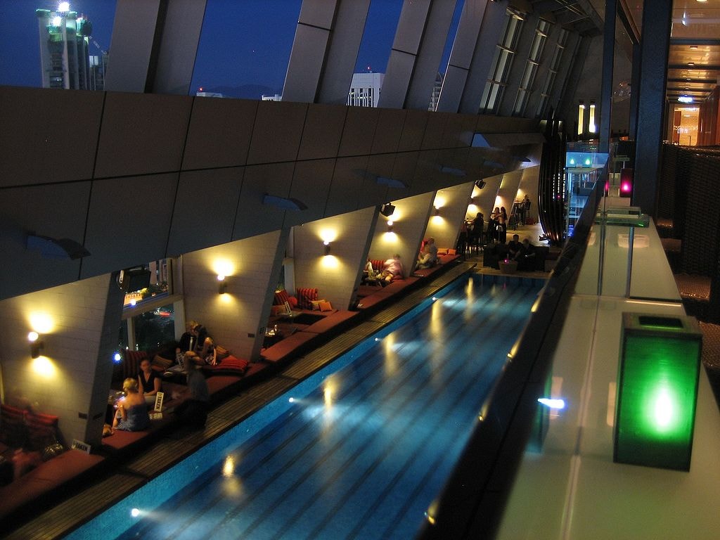 Sky_Bar,_Traders_Hotel,_Kuala_Lumpur_06