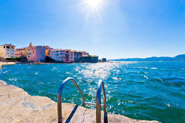 After eating in St Tropez, take a romantic stroll through La Ponche