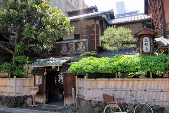 Exterior of Honke Owariya
