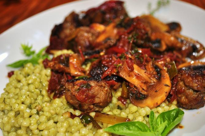 Couscous with meatballs