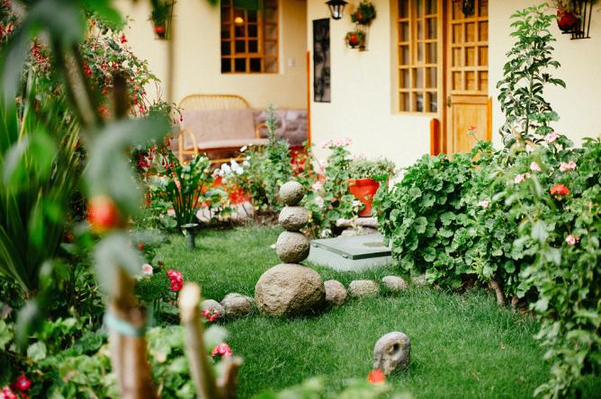 The garden at Hostal Amaru l