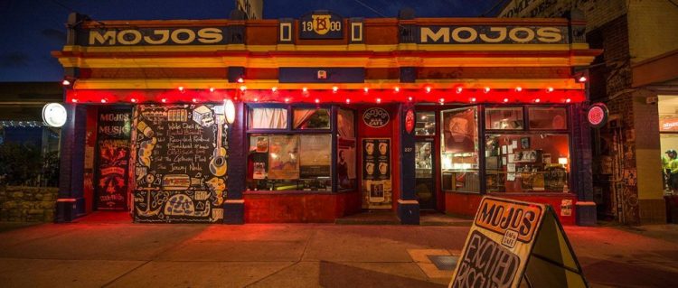 Mojo's Bar