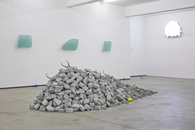 Rowan Smith, Nothing Lasts Forever Cecil, 208.5 x 92 x 74.6cm