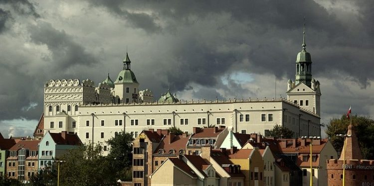 800px-25.Zamek_Książąt_Pomorskich-Szczecin