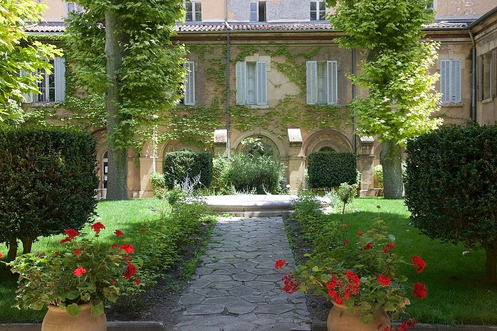 Download Vauvenargues village HD