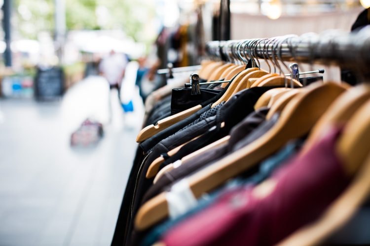 Find something chic for evening drinks | © Artificial Photography / Unsplash
