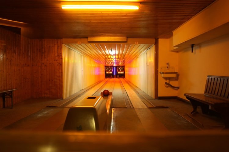 Tante Lisbeth has a bowling alley in its basement