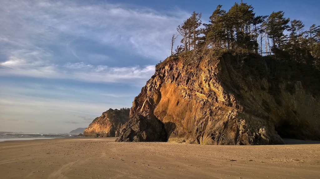 Visitors of This Oregon Beach Can Find Glass Orbs Hidden in the Sand