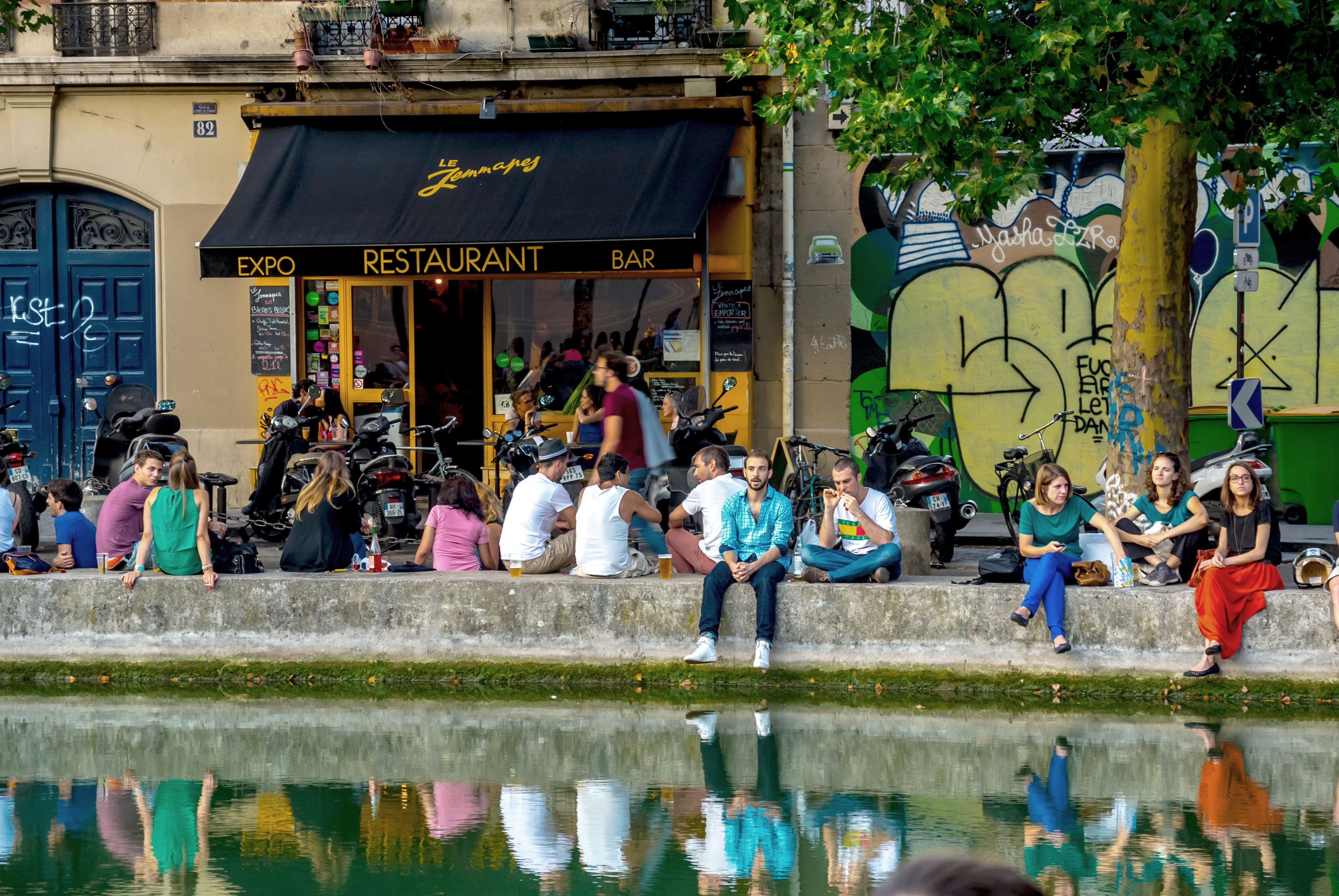Paris, France, Crowd of Young People Relaxing in the French Bistro Cafe Bar, Le Jamapy Canal Saint Martin Area, Terrace