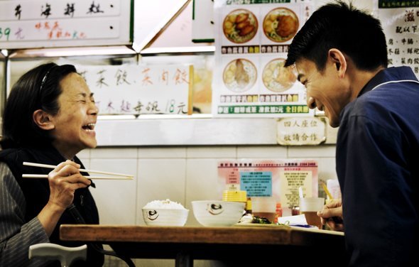 simple-life-2011-002-ah-tao-and-roger-eating-laughing_590