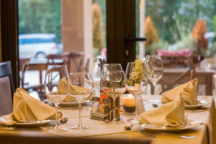 restaurant-wine-glasses-served-51115-1-1024x682