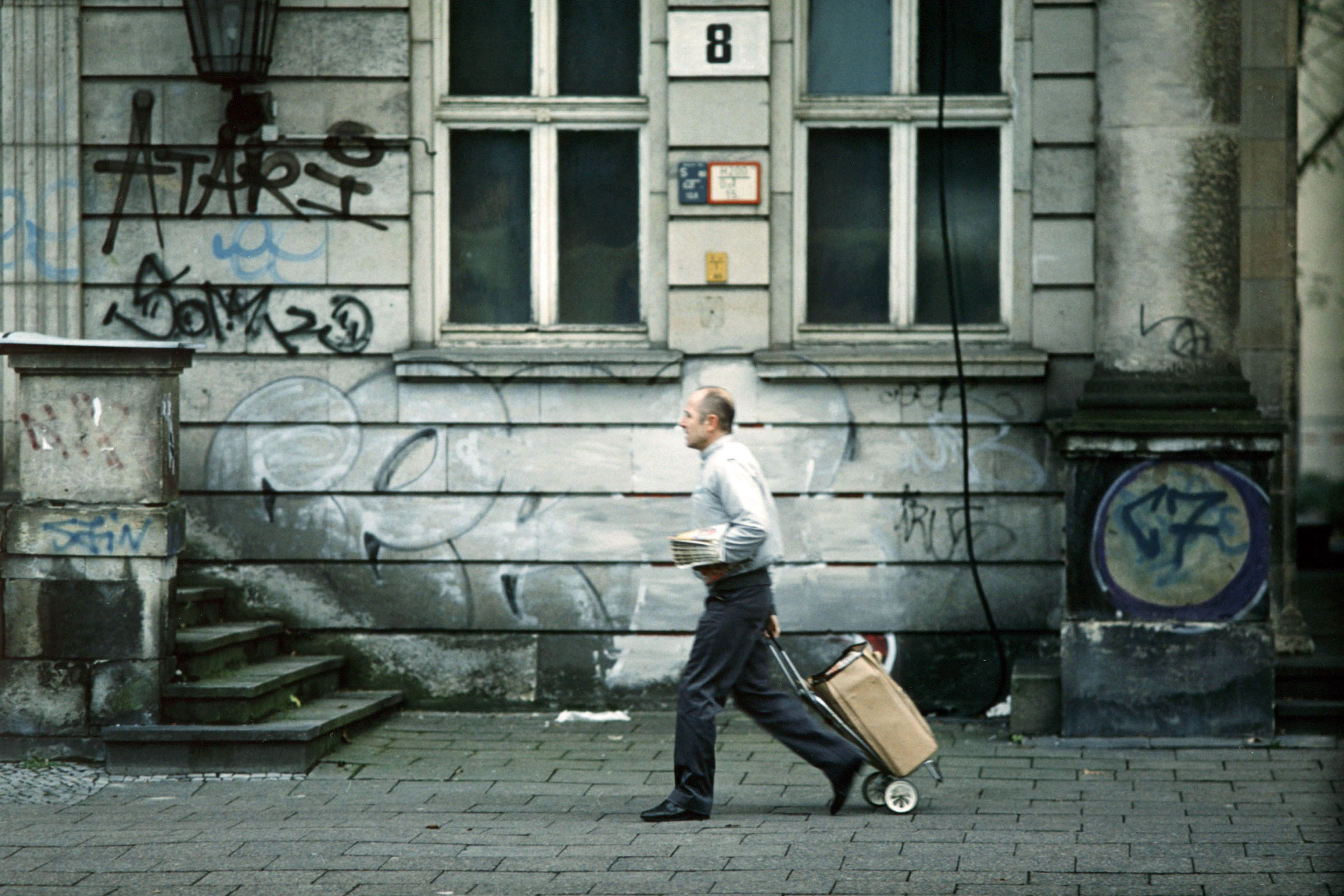 Ulrich Mühe spies on an East Berlin couple in ‘The Lives of Others’ (2006)