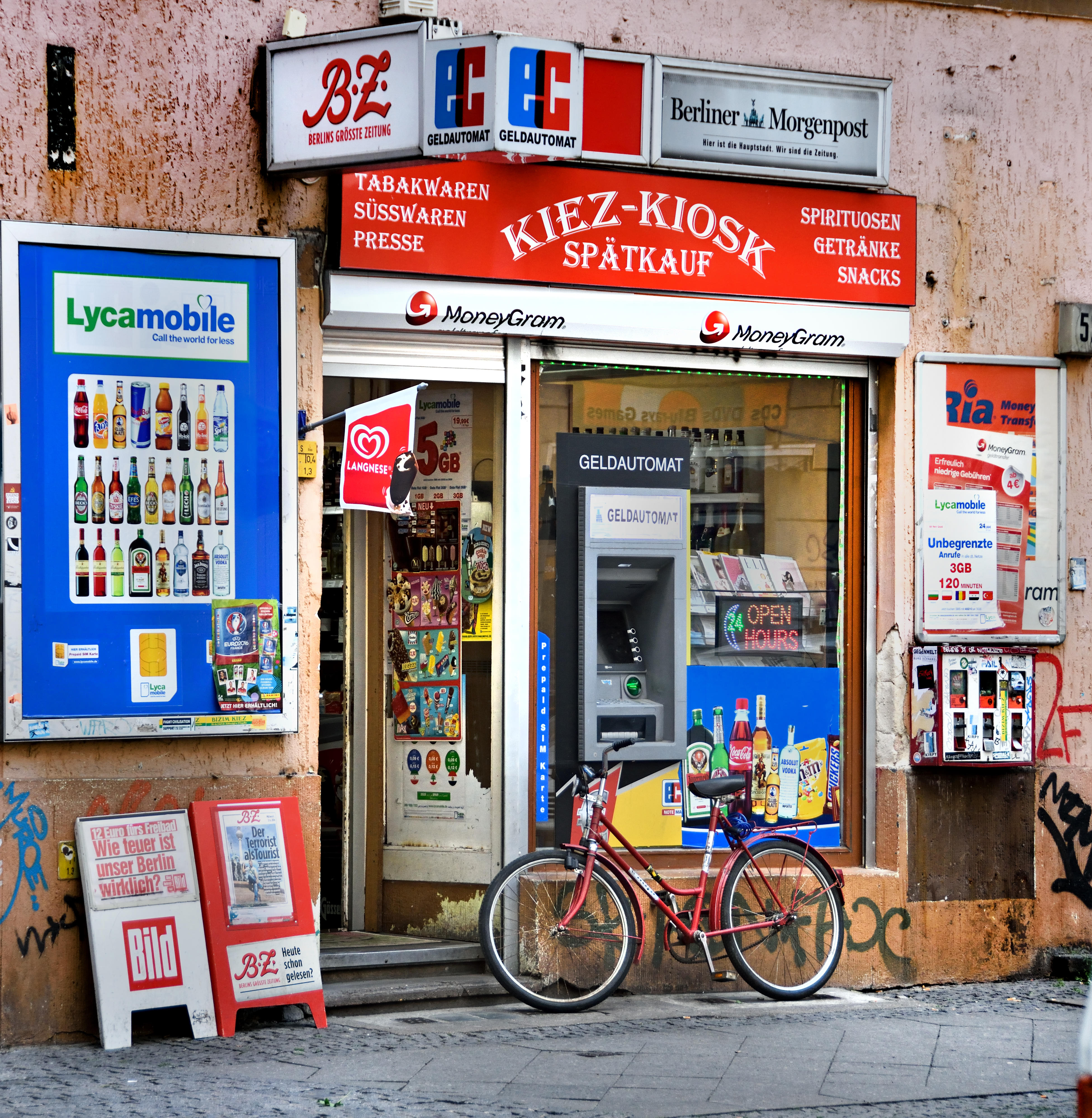 Kiez Kiosk Spatkauf Night Shop Kreuzberg ( surrounding district Kottbusser Tor and Schlesisches Tor ) Berlin Germany