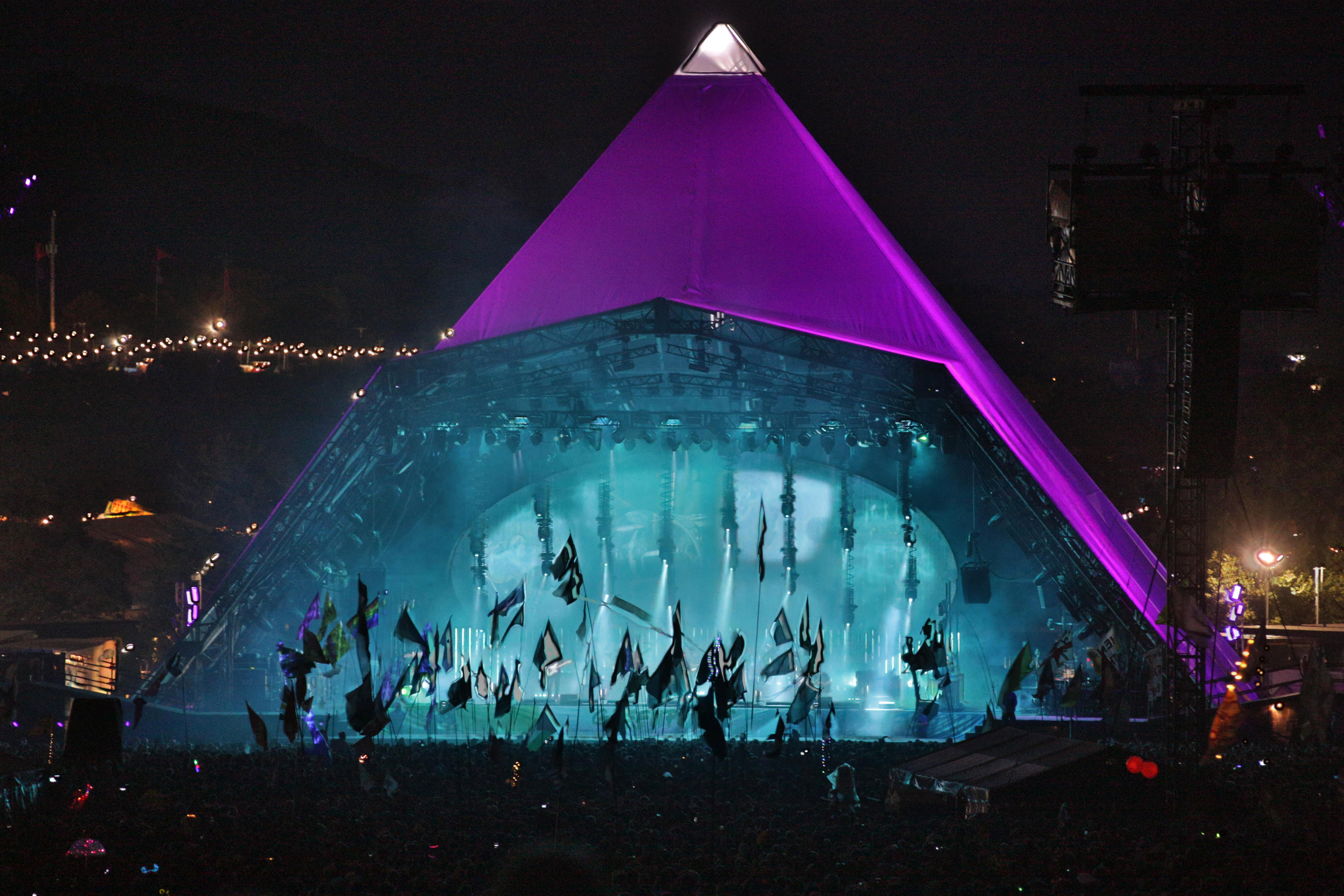 Glastonbury, UK. 23rd June, 2017. A view of the Pyramid stage during Radiohead's headline performance on Day 1 of the 2017 Glastonbury Festival at Worthy Farm in Somerset. Photo date: Friday, June 23, 2017. Credit: Roger Garfield/Alamy Live News