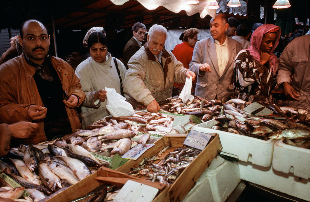Etal de poissons au marché de Belleville
