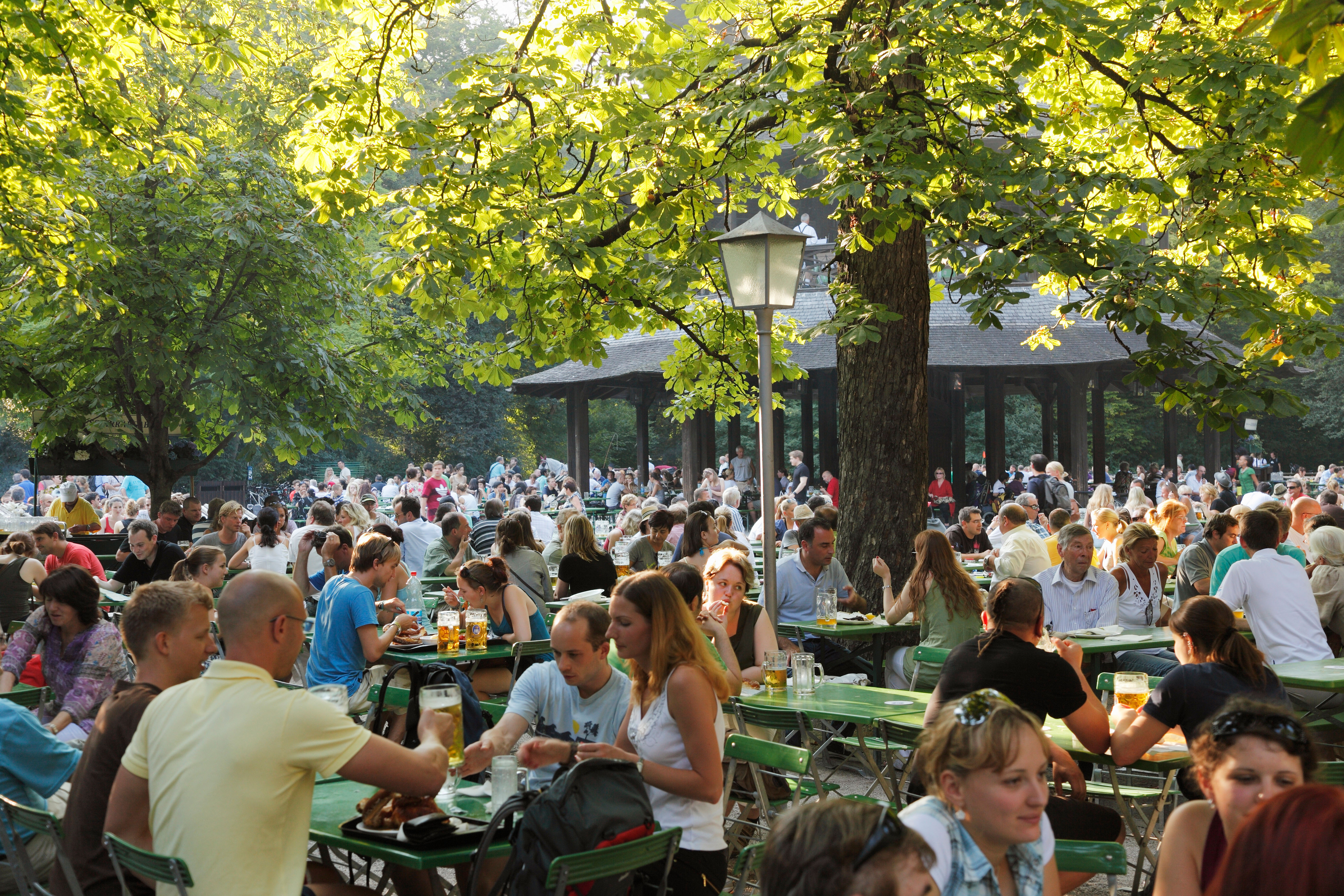 Beer garden, Chinesischer Turm tower, Englischer Garten park, Munich, Upper Bavaria, Bavaria, Germany