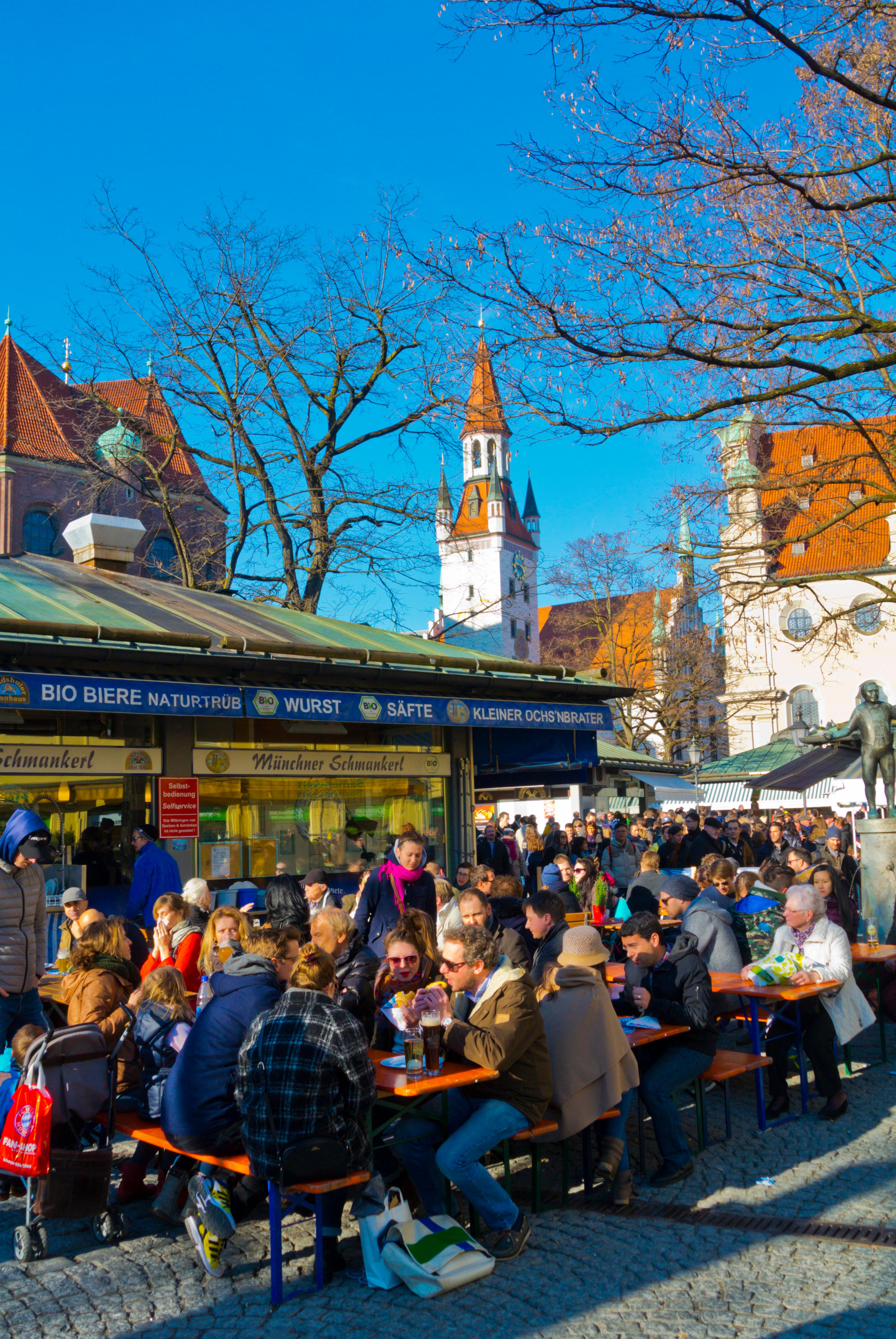 Restaurant terraces, Viktualienmarkt, main market square, Altstadt, old town, Munich, Bavaria, Germany