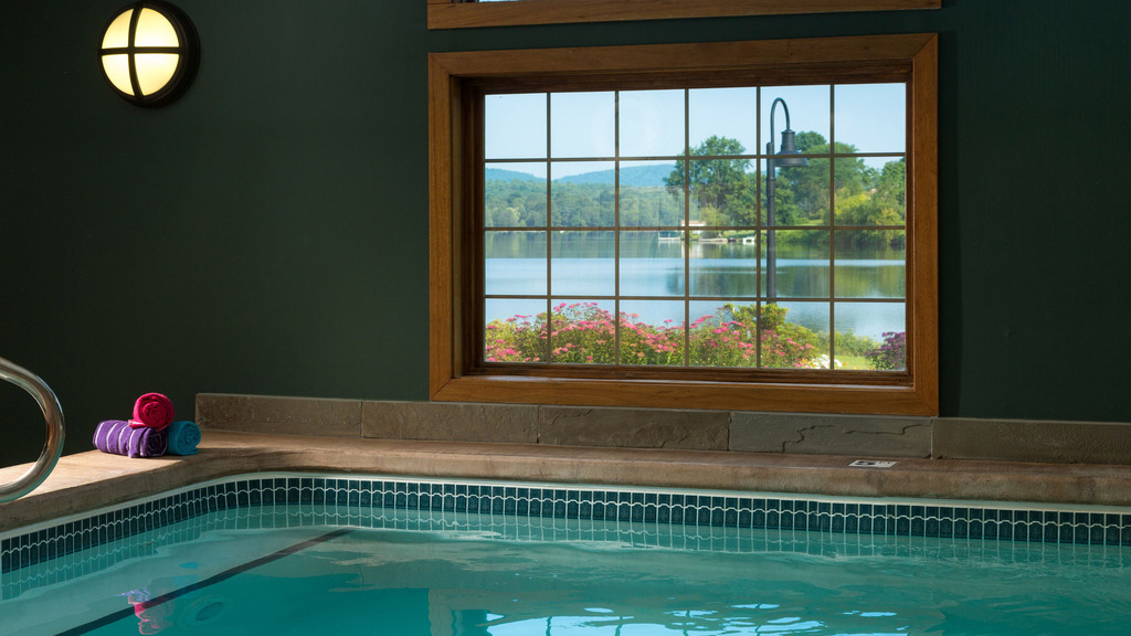 Hotels with a Hot Tub in New Hampshire