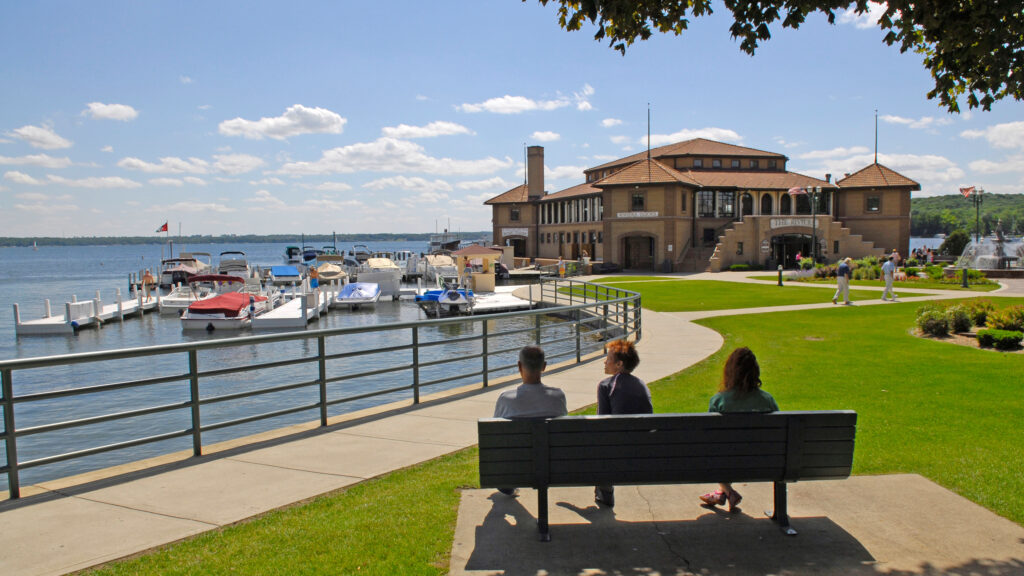 The Best PetFriendly Hotels in Lake Geneva, Wisconsin